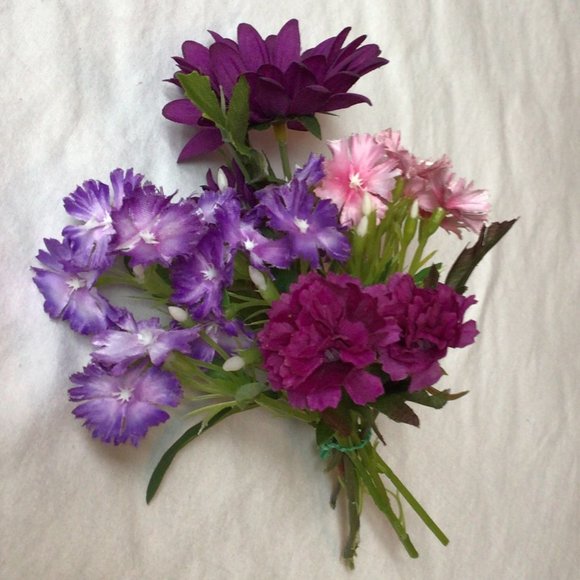 Small bouquet of artificial purple & pink flowers with green foliage - Picture 3 of 3